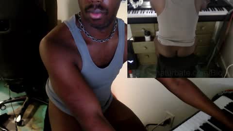 Snapshot of bicepsandfrot chatting on March 2025 08:59:01 AM BicepsandFrot online show from March 2025 08:59:01 AM