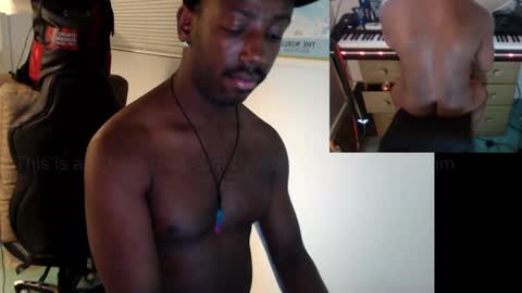 Snapshot of bicepsandfrot chatting on March 2025 08:33:02 AM BicepsandFrot online show from March 2025 08:33:02 AM