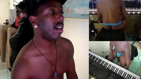 Snapshot of bicepsandfrot chatting on March 2025 11:14:02 AM BicepsandFrot online show from March 2025 11:14:02 AM