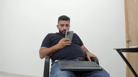 Snapshot of big_dad69 chatting on October 2025 01:13:02 AM Tommy online show from October 2025 01:13:02 AM