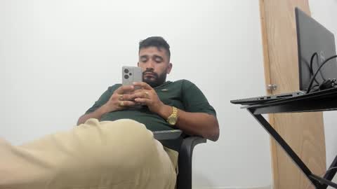 Snapshot of big_dad69 chatting on October 2025 01:53:02 AM Tommy online show from October 2025 01:53:02 AM