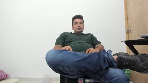 Snapshot of big_dad69 chatting on November 2025 01:52:02 AM Tommy online show from November 2025 01:52:02 AM