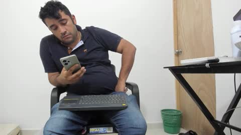 Snapshot of big_dad69 chatting on November 2025 07:40:03 PM Tommy online show from November 2025 07:40:03 PM