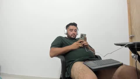 Snapshot of big_dad69 chatting on December 2025 01:00:01 AM Tommy online show from December 2025 01:00:01 AM