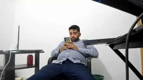 Snapshot of big_dad69 chatting on January 2026 02:05:02 AM Tommy online show from January 2026 02:05:02 AM