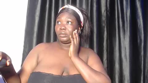 Snapshot of bigass_chocolate chatting on October 2025 07:12:02 PM bella online show from October 2025 07:12:02 PM