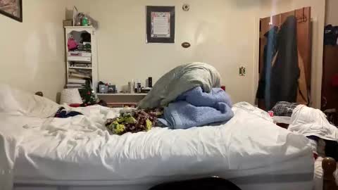 Mr. Muscle Monster online show from November 2025 01:00:02 AM