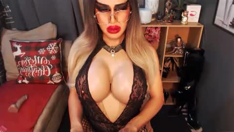 Snapshot of bigbomblhoraine chatting on February 2025 03:38:01 PM Loraine Cruz online show from February 2025 03:38:01 PM