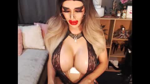 Snapshot of bigbomblhoraine chatting on September 2025 05:47:02 PM Loraine Cruz online show from September 2025 05:47:02 PM