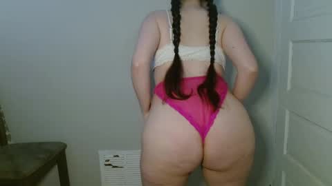 Isabella online show from November 2025 03:36:02 PM