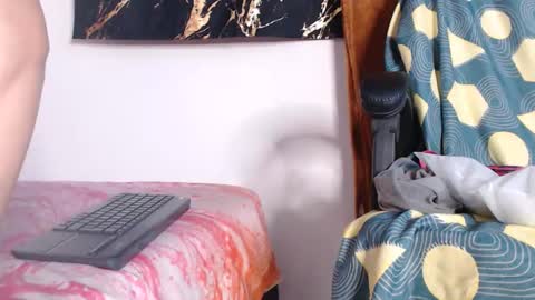 Snapshot of bigclit_isa chatting on May 2026 09:58:01 AM bigclit_isa online show from May 2026 09:58:01 AM