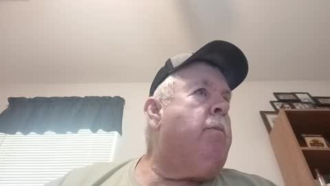 Snapshot of bigeoo76 chatting on May 2026 06:06:01 PM bigeoo76 online show from May 2026 06:06:01 PM