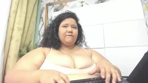 Snapshot of biglucyy chatting on April 2026 10:26:02 PM BigLucyy online show from April 2026 10:26:02 PM