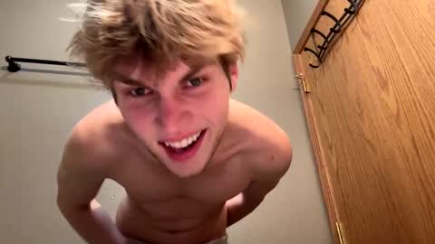 Snapshot of bigskinnyboyshh chatting on December 2024 09:06:02 PM bigskinnyboyshh online show from December 2024 09:06:02 PM