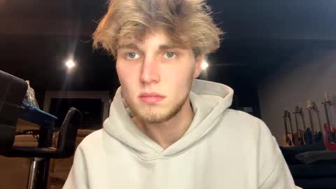 Snapshot of bigskinnyboyshh chatting on February 2025 12:46:01 AM bigskinnyboyshh online show from February 2025 12:46:01 AM