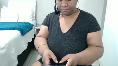 Snapshot of bigtitshornygirlxxx chatting on November 2025 04:16:01 AM Lona online show from November 2025 04:16:01 AM