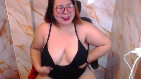 Snapshot of bigtitshotmom chatting on May 2026 09:06:01 AM MARJ online show from May 2026 09:06:01 AM