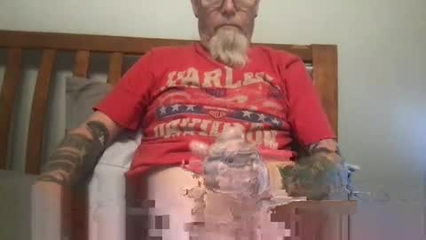 Snapshot of bigwhitedickdaddy69 chatting on January 2025 11:37:02 AM Bigwhitedickdaddy and BabyCakes online show from January 2025 11:37:02 AM