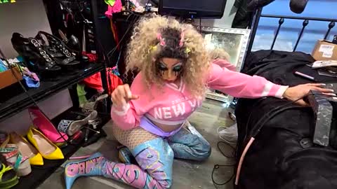Snapshot of bimbogiga chatting on December 2025 05:49:01 AM bimbogiga online show from December 2025 05:49:01 AM