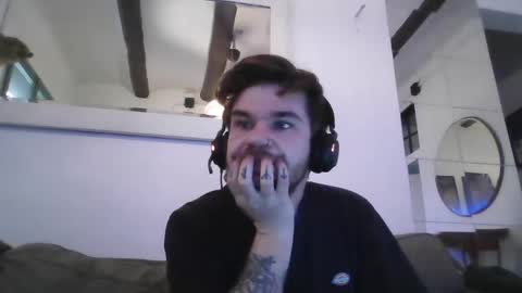 bird_0f_hermes online show from January 2026 10:41:02 AM