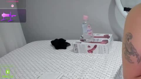 bisex woman online show from January 2025 08:45:01 PM