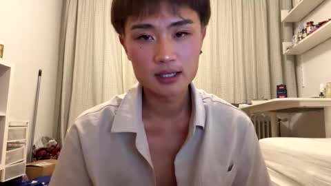 Snapshot of bitchie_bitch chatting on May 2026 10:37:01 PM Lou online show from May 2026 10:37:01 PM