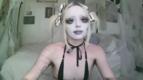 vampire fang  online show from February 2026 07:47:02 PM