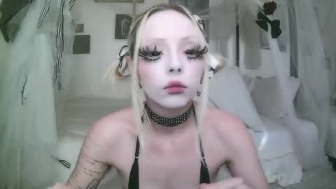 vampire fang  online show from April 2026 08:06:02 PM