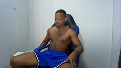 Snapshot of black_dicck chatting on April 2026 03:27:01 PM tu morenito online show from April 2026 03:27:01 PM