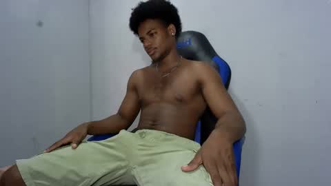 Snapshot of black_dicck chatting on May 2026 05:20:02 PM tu morenito online show from May 2026 05:20:02 PM