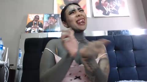 karenth soto online show from December 2024 01:32:01 PM