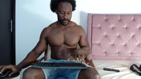 Snapshot of blacknikes chatting on January 2025 01:08:02 PM Twtter 1MikeBeckford            Onlyfns beckfordmike online show from January 2025 01:08:02 PM