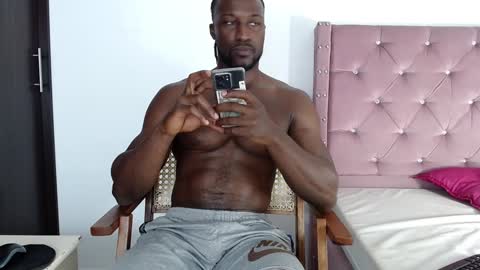 Snapshot of blacknikes chatting on January 2025 09:57:01 PM Twtter 1MikeBeckford            Onlyfns beckfordmike online show from January 2025 09:57:01 PM