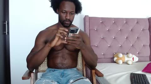 Snapshot of blacknikes chatting on January 2025 12:43:01 PM Twtter 1MikeBeckford            Onlyfns beckfordmike online show from January 2025 12:43:01 PM