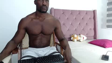 Snapshot of blacknikes chatting on February 2025 09:07:01 AM Twtter 1MikeBeckford            Onlyfns beckfordmike online show from February 2025 09:07:01 AM