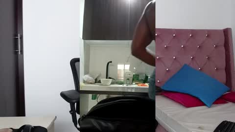 Snapshot of blacknikes chatting on February 2025 08:56:01 PM Twtter 1MikeBeckford            Onlyfns beckfordmike online show from February 2025 08:56:01 PM