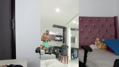 Snapshot of blacknikes chatting on February 2025 01:24:01 AM Twtter 1MikeBeckford            Onlyfns beckfordmike online show from February 2025 01:24:01 AM