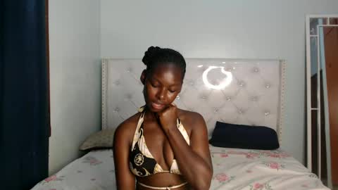 Snapshot of blackqueenofparis chatting on June 2026 10:07:01 PM Paris online show from June 2026 10:07:01 PM