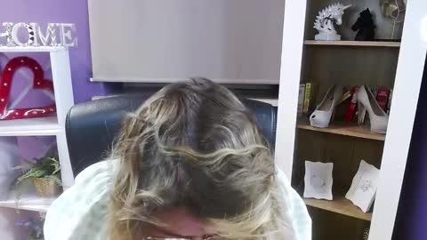 Z O E Y online show from January 2026 05:33:02 AM