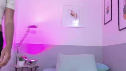 Tifffany bllom online show from March 2026 02:50:01 AM