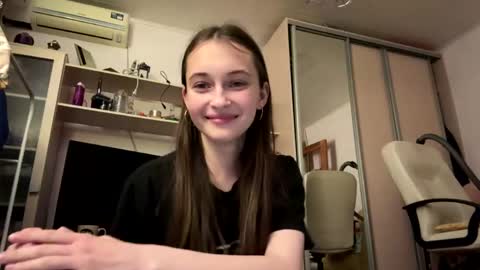 Mia online show from May 2026 07:15:01 PM