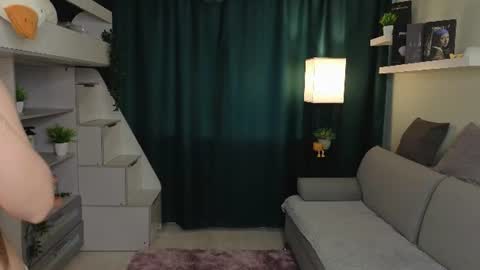 Mia online show from June 2026 04:11:02 PM