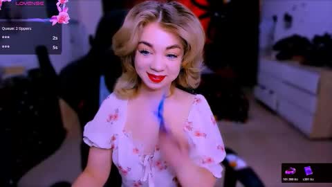 Nicole online show from November 2025 10:25:02 AM