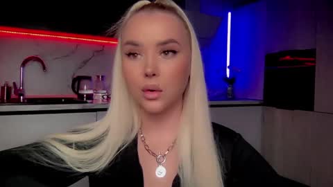 Lana online show from December 2024 04:33:02 AM