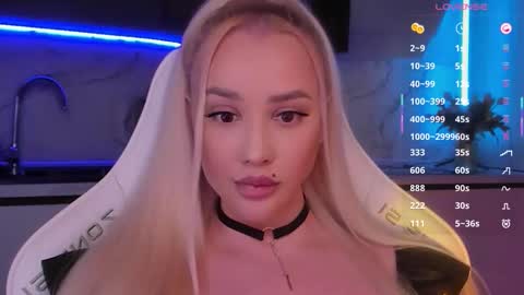 Lana online show from December 2025 01:10:01 AM