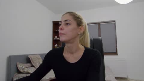 Snapshot of blonde4pasion chatting on December 2024 05:42:01 AM blonde4pasion online show from December 2024 05:42:01 AM