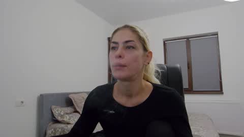Snapshot of blonde4pasion chatting on December 2024 05:27:01 AM blonde4pasion online show from December 2024 05:27:01 AM