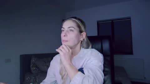 Snapshot of blonde4pasion chatting on December 2024 08:11:01 PM blonde4pasion online show from December 2024 08:11:01 PM