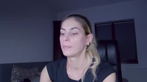 Snapshot of blonde4pasion chatting on December 2024 07:10:01 PM blonde4pasion online show from December 2024 07:10:01 PM