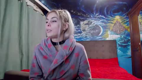 Snapshot of blonde4pasion chatting on January 2025 08:15:02 PM blonde4pasion online show from January 2025 08:15:02 PM